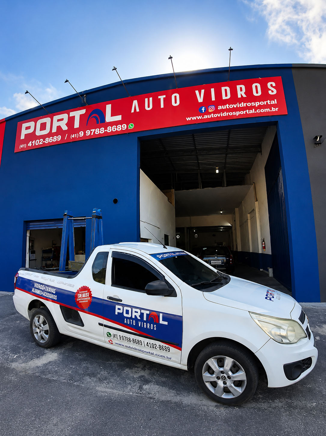 Fachada e equipe da Auto Vidros Portal